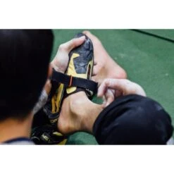 Chausson Escalade La Sportiva Skwama (Black/Yellow) Homme -Équipement Extérieur Boutique chausson escalade la sportiva skwama blackpoppy homme 12